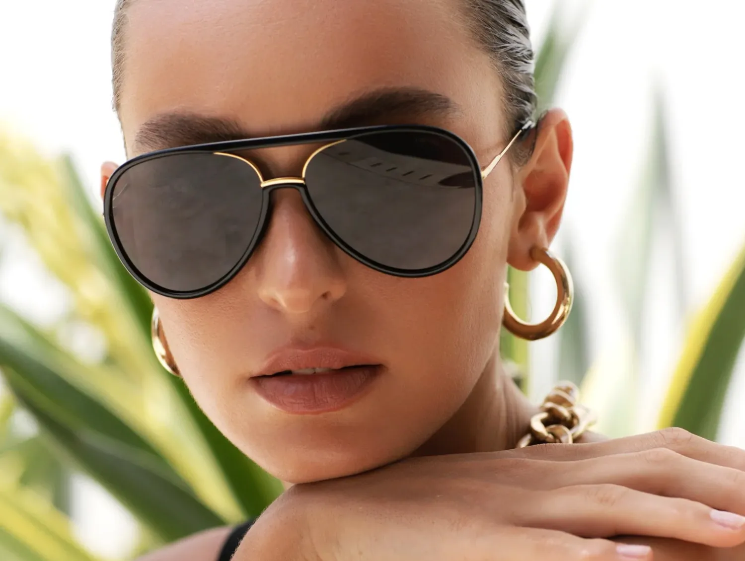 Shay Sunglasses ? Black/Gold Mirrored